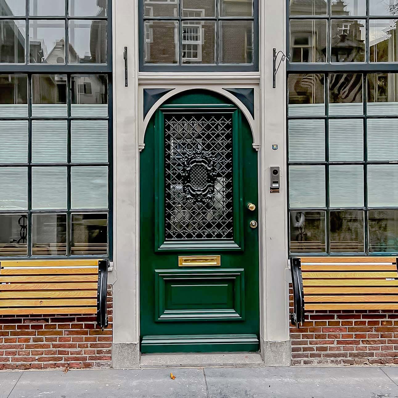 Designdeuren en kozijnen in Amsterdam en omgeving – geplaatste deur