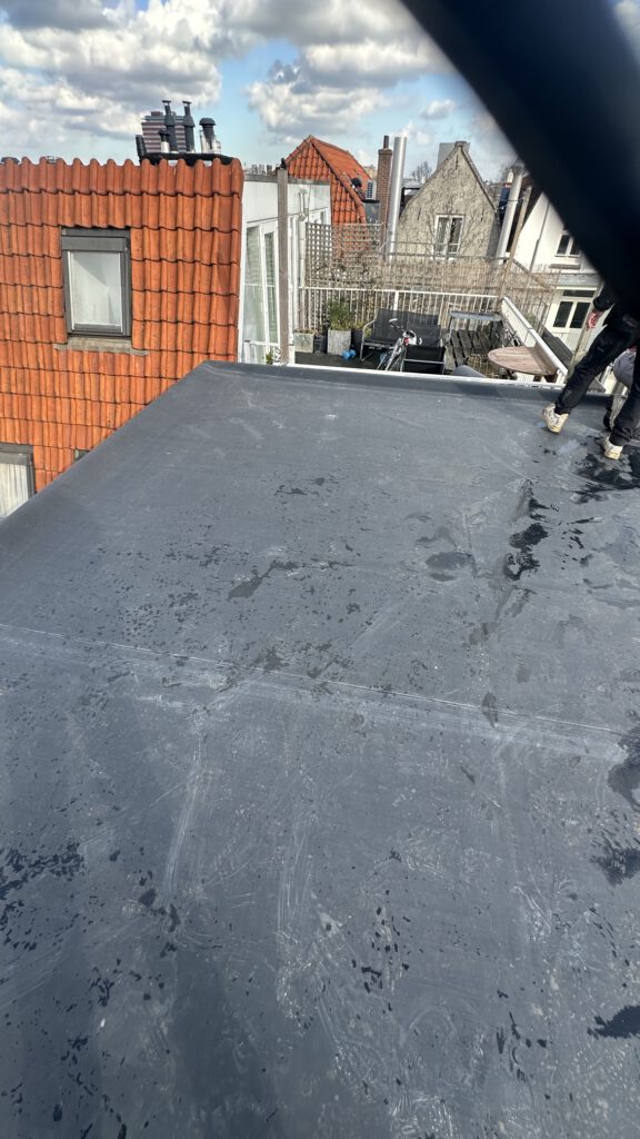 Werkzaamheden aan de dakbedekking – Govert Flinckstraat, Amsterdam