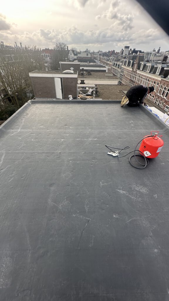 Dakbedekking tijdens de uitvoering – Govert Flinckstraat, Amsterdam