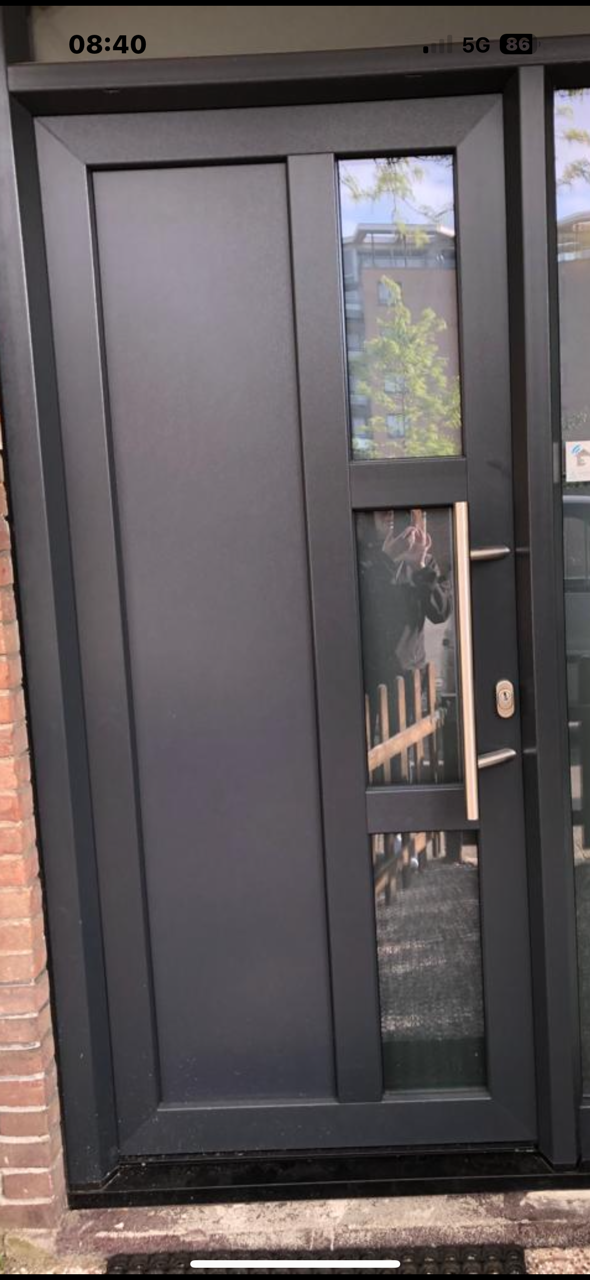 Kozijnen en deuren aan de Disselstraat in Amsterdam-West – detail van de deur