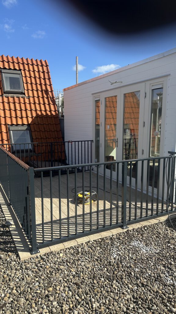 Kozijnen en deuren aan het dakterras – Govert Flinckstraat, Amsterdam
